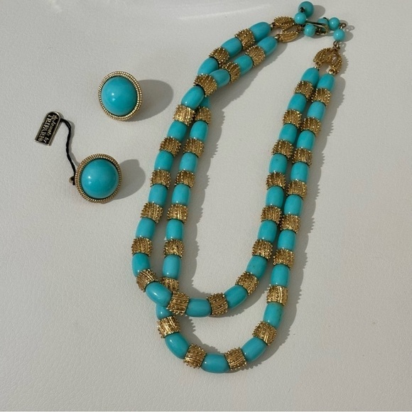 Trifari New with tags Vintage 2 pc set - Picture 5 of 12